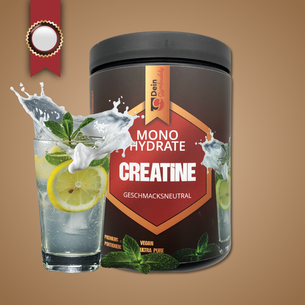 Ein Behälter mit Kreatinpulver neben einem Drink mit Zitronen und Minze, spritzend in einem Glas.